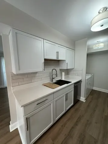 1694 Farragut Court Wheaton IL 60189