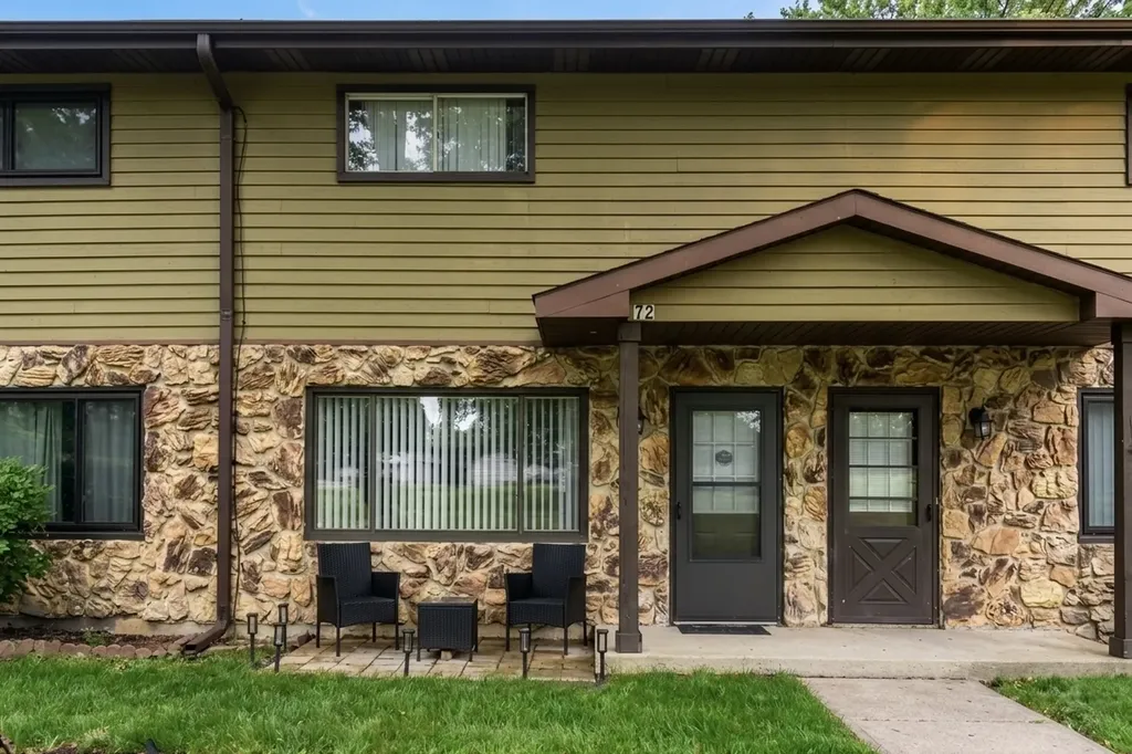72 South Ruga Court Addison IL 60101