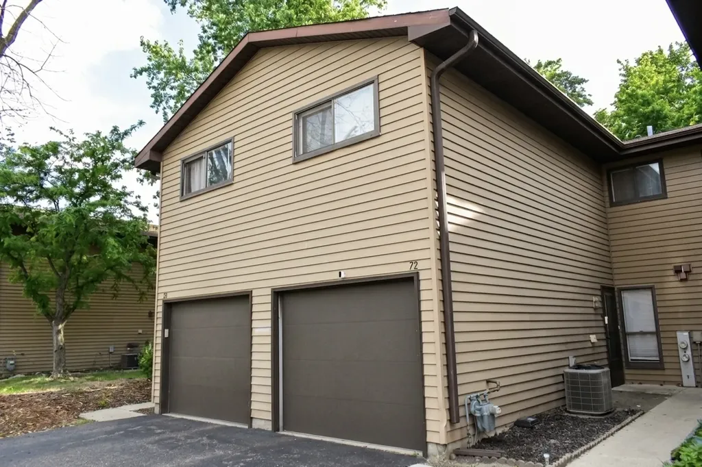 72 South Ruga Court Addison IL 60101
