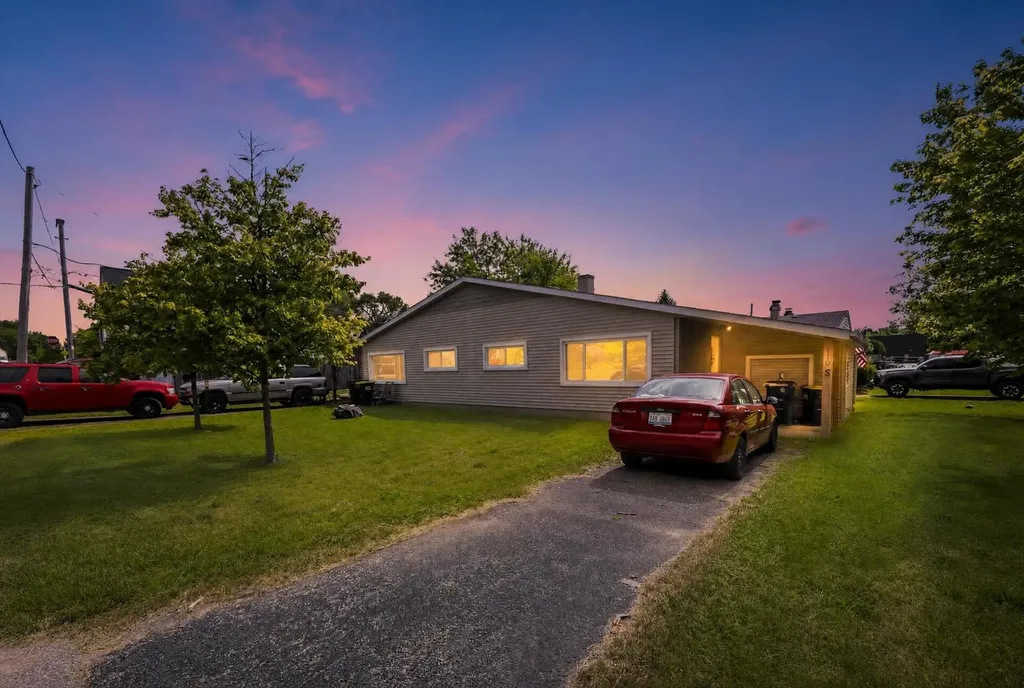 110 West Valley View Drive Mchenry IL 60051