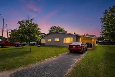 110 West Valley View Drive Mchenry IL 60051