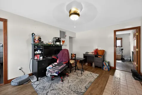 110 West Valley View Drive Mchenry IL 60051
