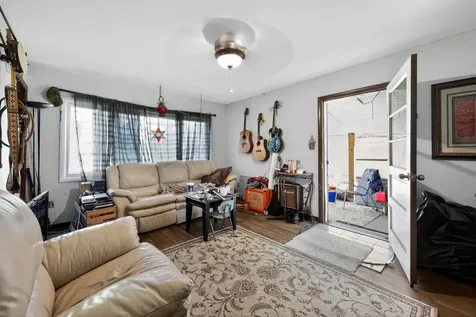 110 West Valley View Drive Mchenry IL 60051
