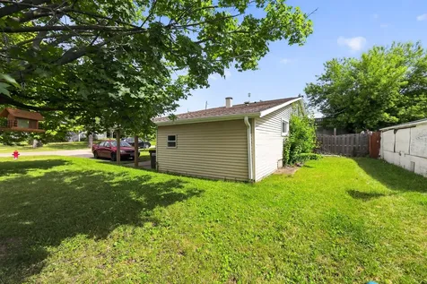 110 West Valley View Drive Mchenry IL 60051