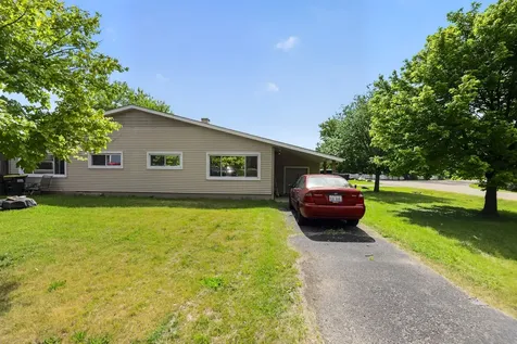 110 West Valley View Drive Mchenry IL 60051