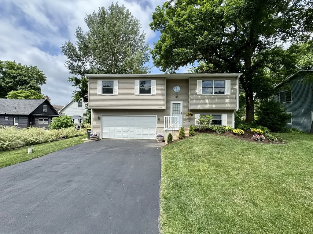 315 Maplewood Drive Lakemoor IL 60051