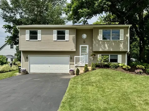 315 Maplewood Drive Lakemoor IL 60051