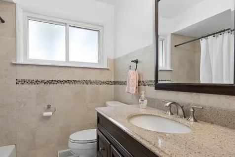 8559 North Osceola Avenue Niles IL 60714