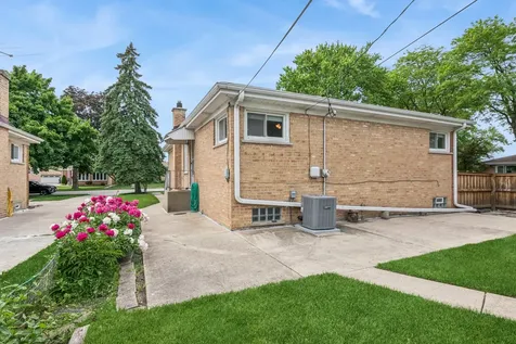 8559 North Osceola Avenue Niles IL 60714