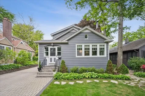 829 Saint Johns Avenue Highland Park IL 60035