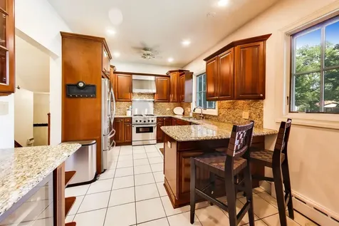 172 Barrypoint Road Riverside IL 60546