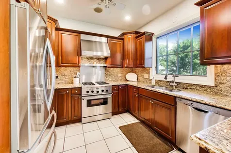 172 Barrypoint Road Riverside IL 60546