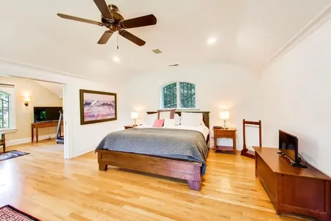 172 Barrypoint Road Riverside IL 60546