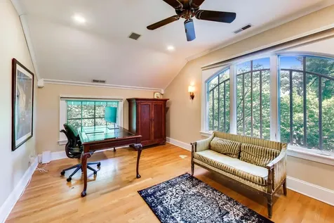 172 Barrypoint Road Riverside IL 60546