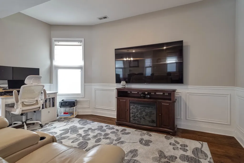 2255 North Avers Avenue Chicago IL 60647