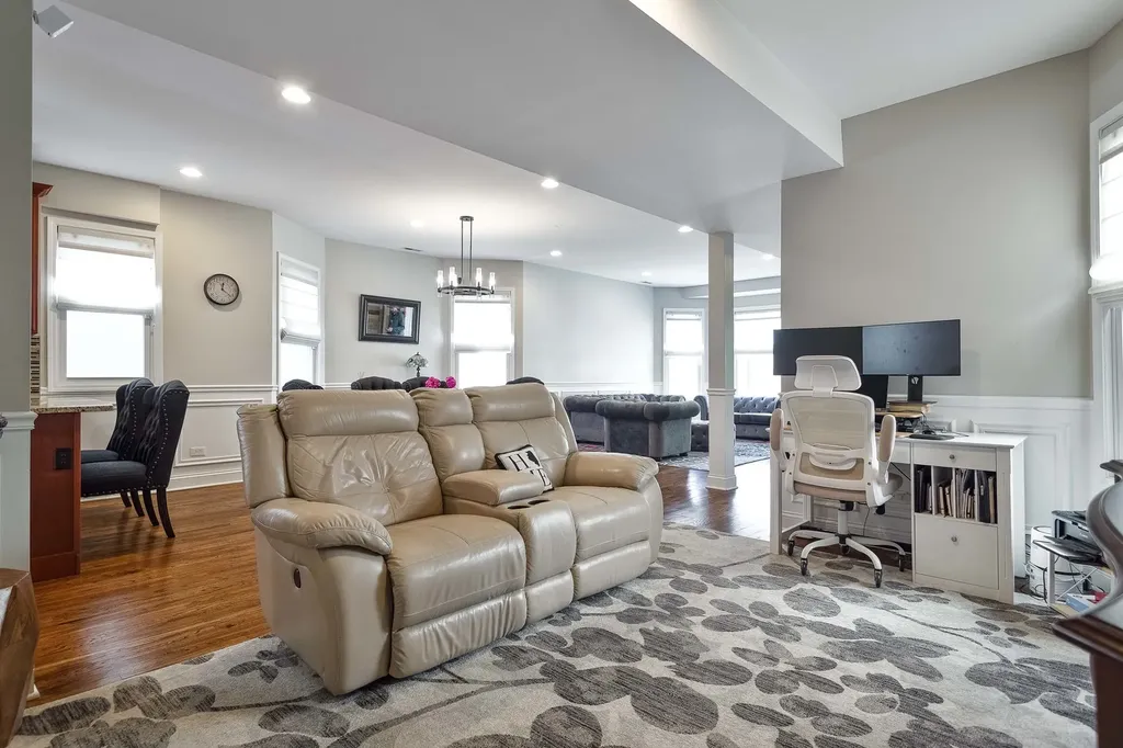 2255 North Avers Avenue Chicago IL 60647