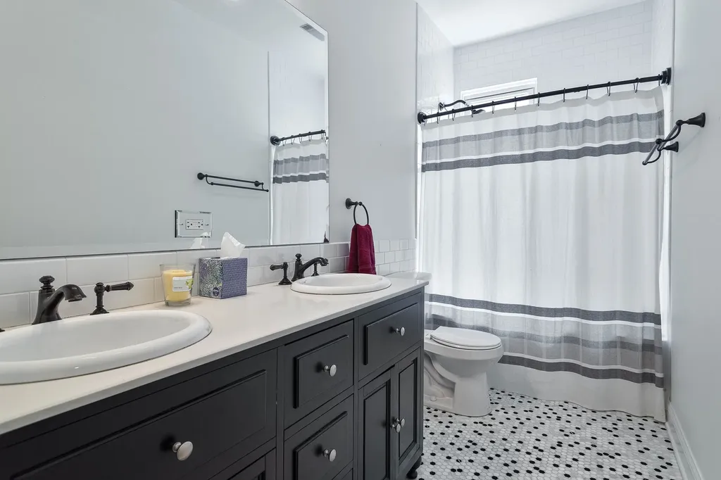 2255 North Avers Avenue Chicago IL 60647
