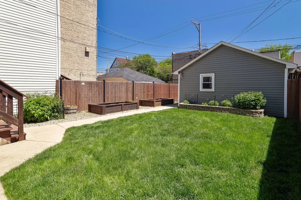 2255 North Avers Avenue Chicago IL 60647