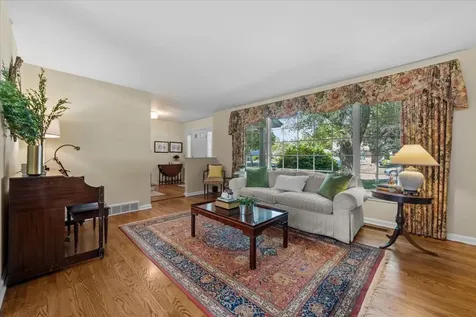1109 Terrace Lane Glenview IL 60025