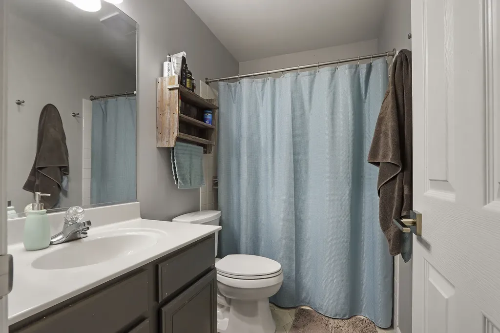 381 Warwick Lane Lake In The Hills IL 60156