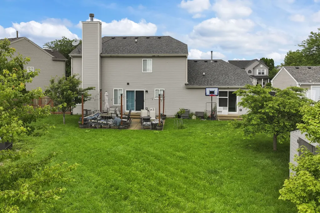 381 Warwick Lane Lake In The Hills IL 60156