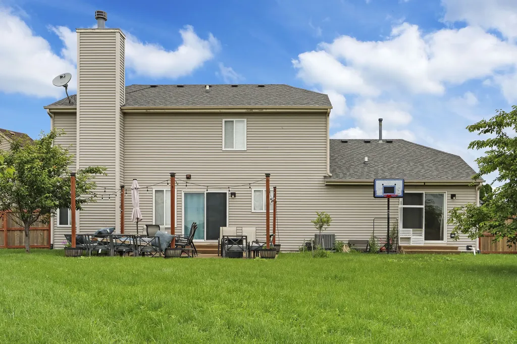381 Warwick Lane Lake In The Hills IL 60156