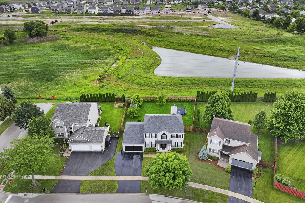 381 Warwick Lane Lake In The Hills IL 60156