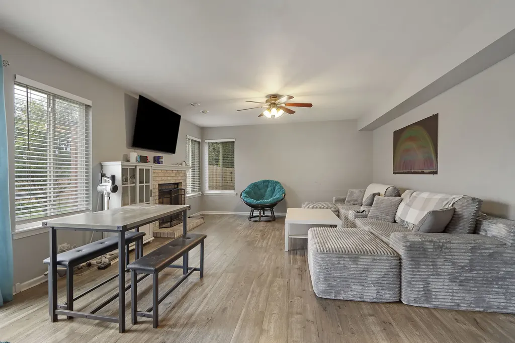 381 Warwick Lane Lake In The Hills IL 60156