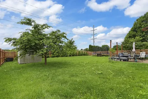 381 Warwick Lane Lake In The Hills IL 60156