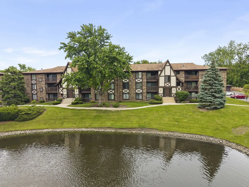 525 Cumnor Road Westmont IL 60559