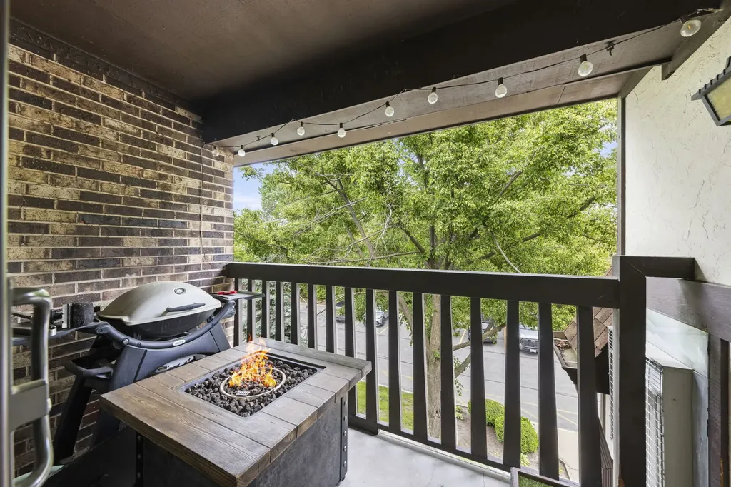 525 Cumnor Road Westmont IL 60559