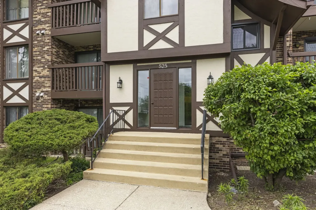 525 Cumnor Road Westmont IL 60559