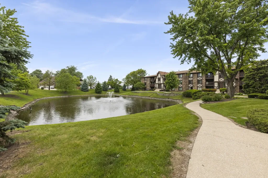 525 Cumnor Road Westmont IL 60559