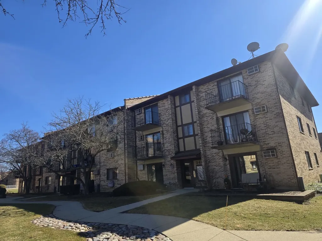 340 Klein Creek Court Carol Stream IL 60188
