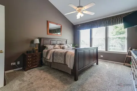 2 Tiverton Court Algonquin IL 60102
