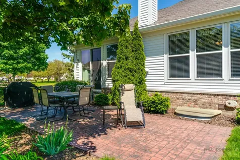 2 Tiverton Court Algonquin IL 60102