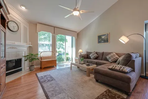 2 Tiverton Court Algonquin IL 60102