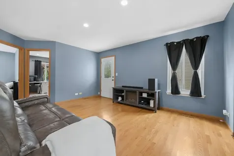2099 Kathleen Circle Montgomery IL 60538