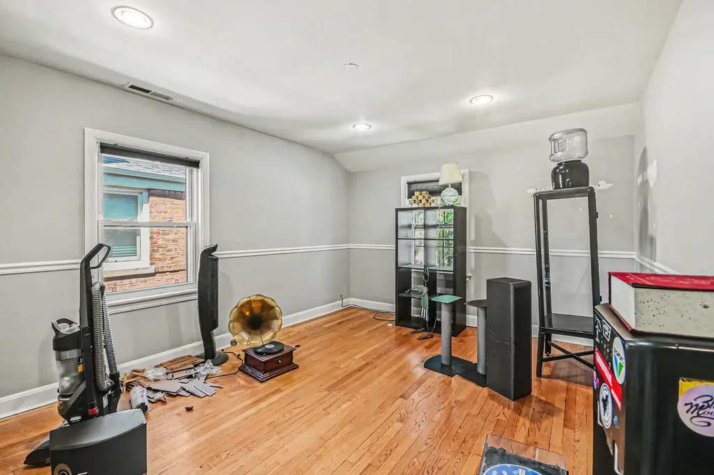 4440 North La Crosse Avenue Chicago IL 60630