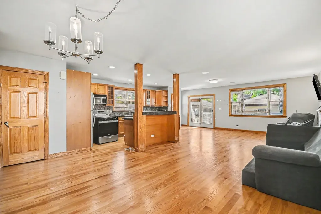 4440 North La Crosse Avenue Chicago IL 60630