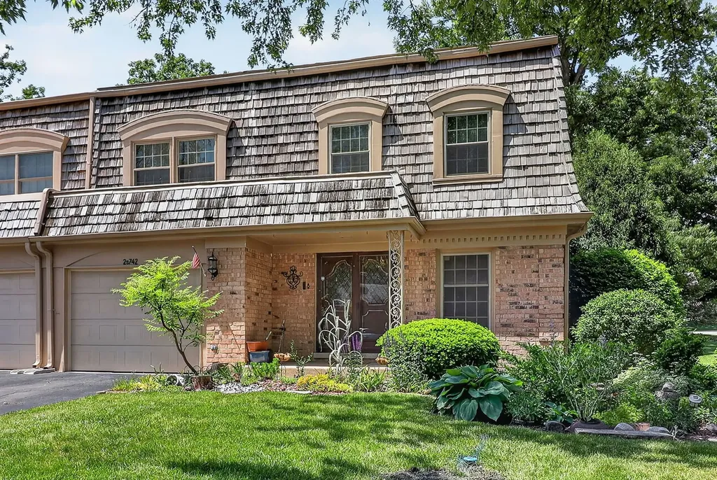 2S742 Avenue Orleans Oak Brook IL 60523