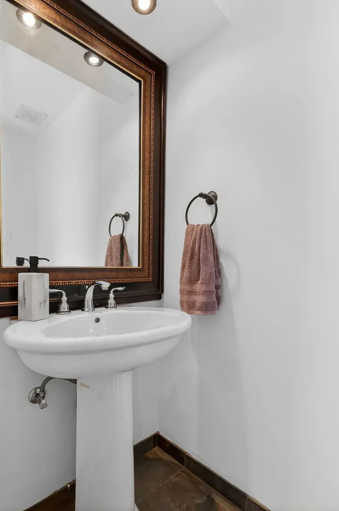 2S742 Avenue Orleans Oak Brook IL 60523