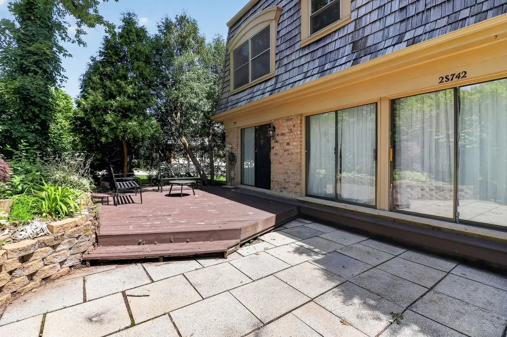 2S742 Avenue Orleans Oak Brook IL 60523