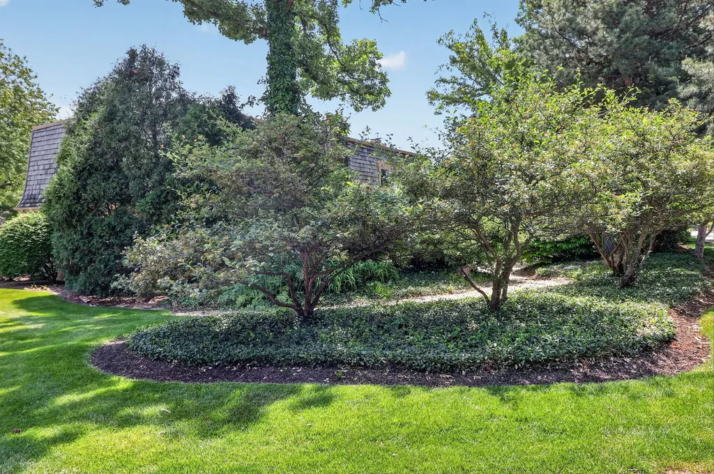 2S742 Avenue Orleans Oak Brook IL 60523