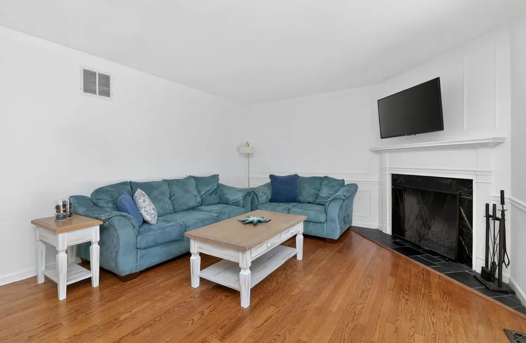 2S742 Avenue Orleans Oak Brook IL 60523