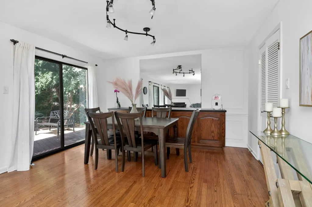 2S742 Avenue Orleans Oak Brook IL 60523