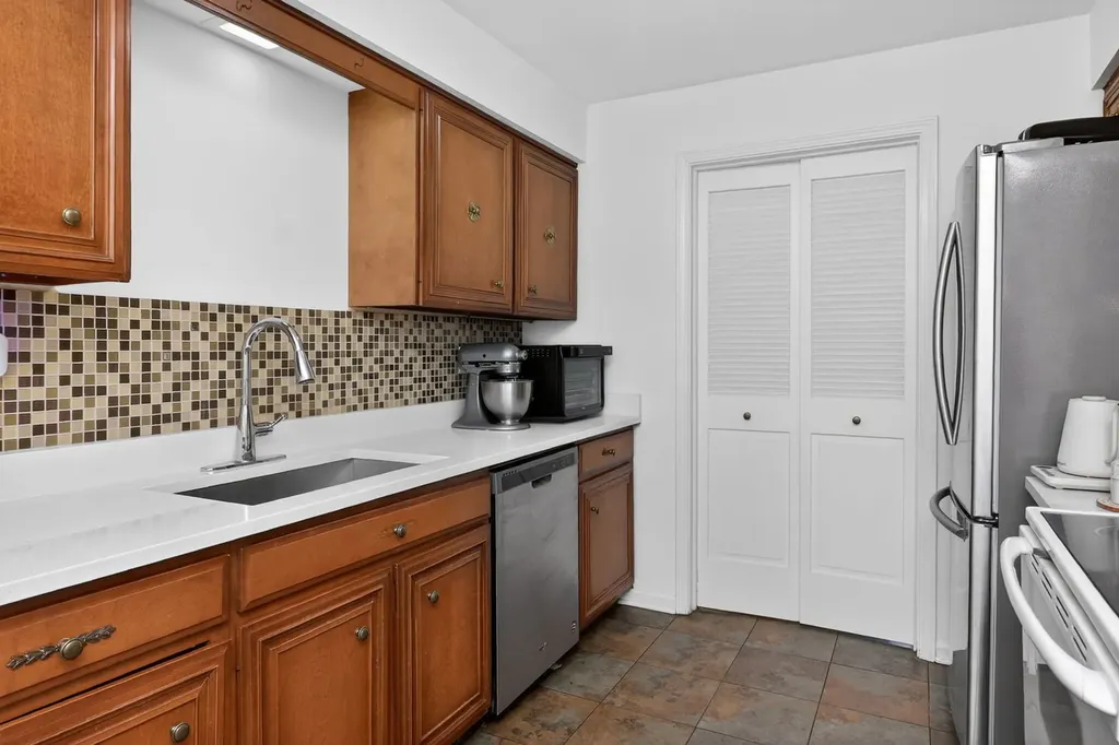 2S742 Avenue Orleans Oak Brook IL 60523