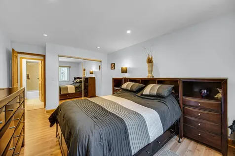 9395 Landings Lane Des Plaines IL 60016