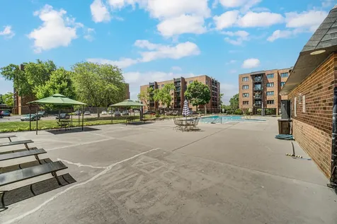 9395 Landings Lane Des Plaines IL 60016