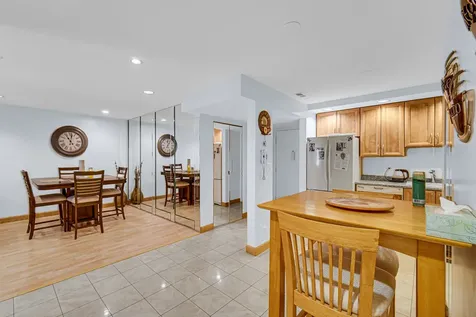 9395 Landings Lane Des Plaines IL 60016